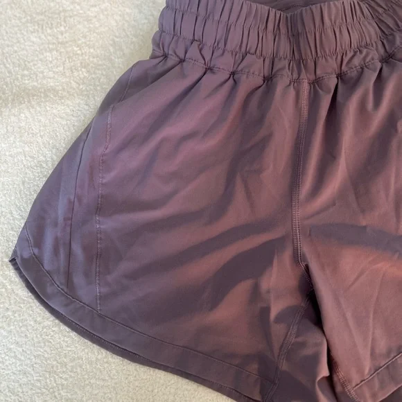 Lululemon Hotty-Hot High Rise Lined Shorts Size 6 - Picture 3 of 15